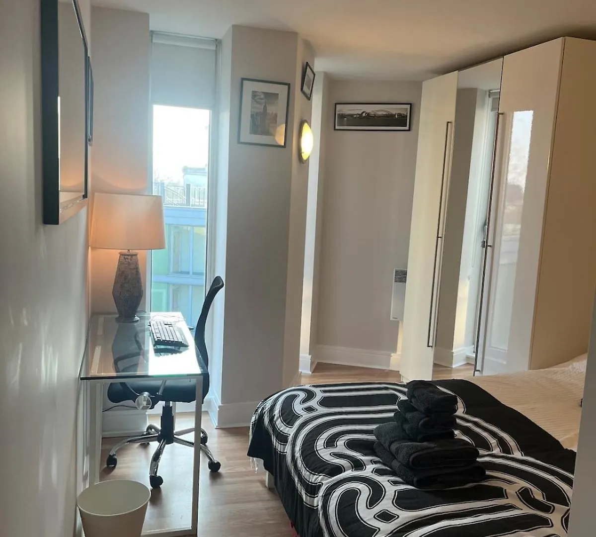 Limehouse Marina, London Large 2 Bed Apartment