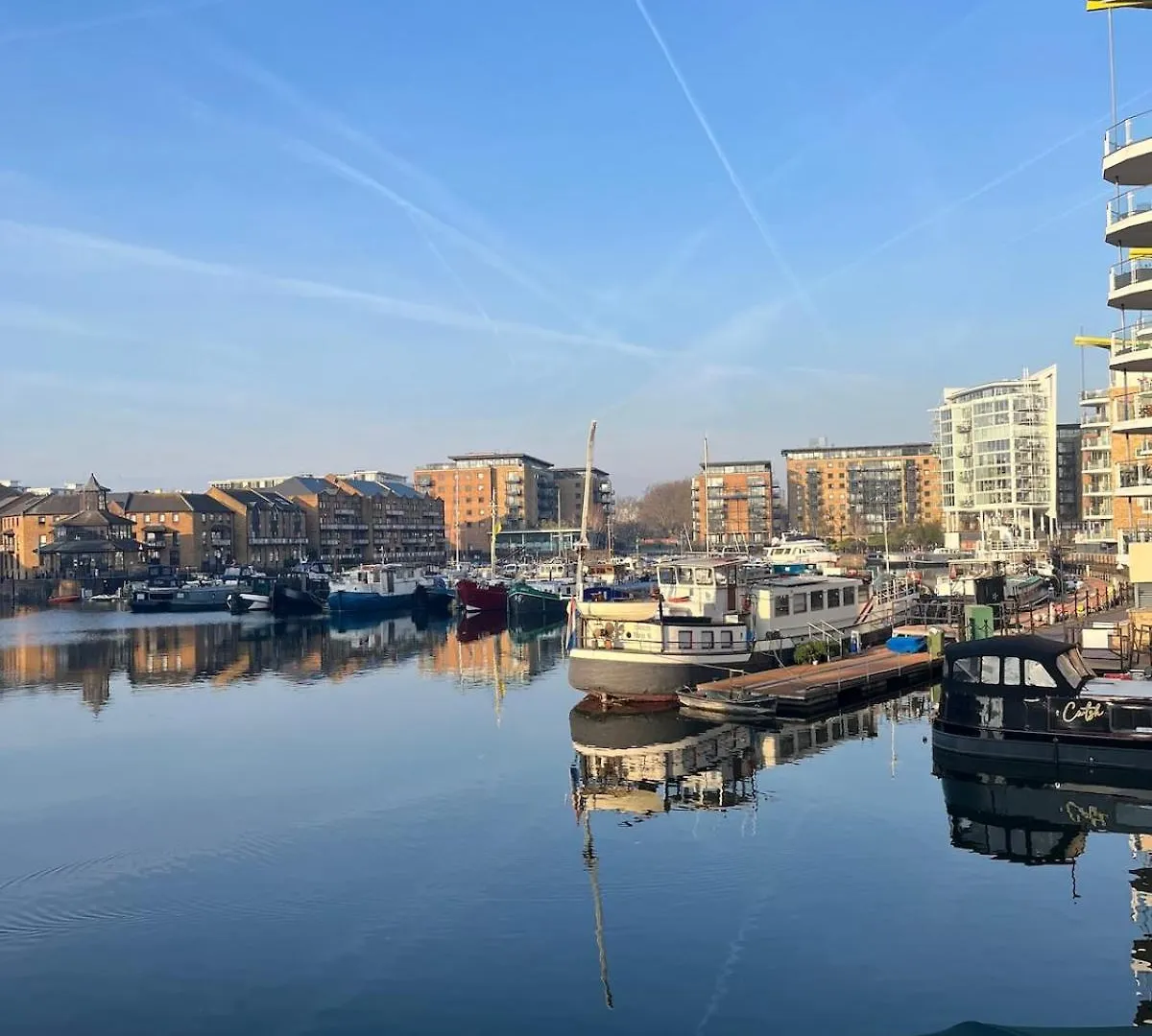 Limehouse Marina, London Large 2 Bed Apartment 0*,  United Kingdom