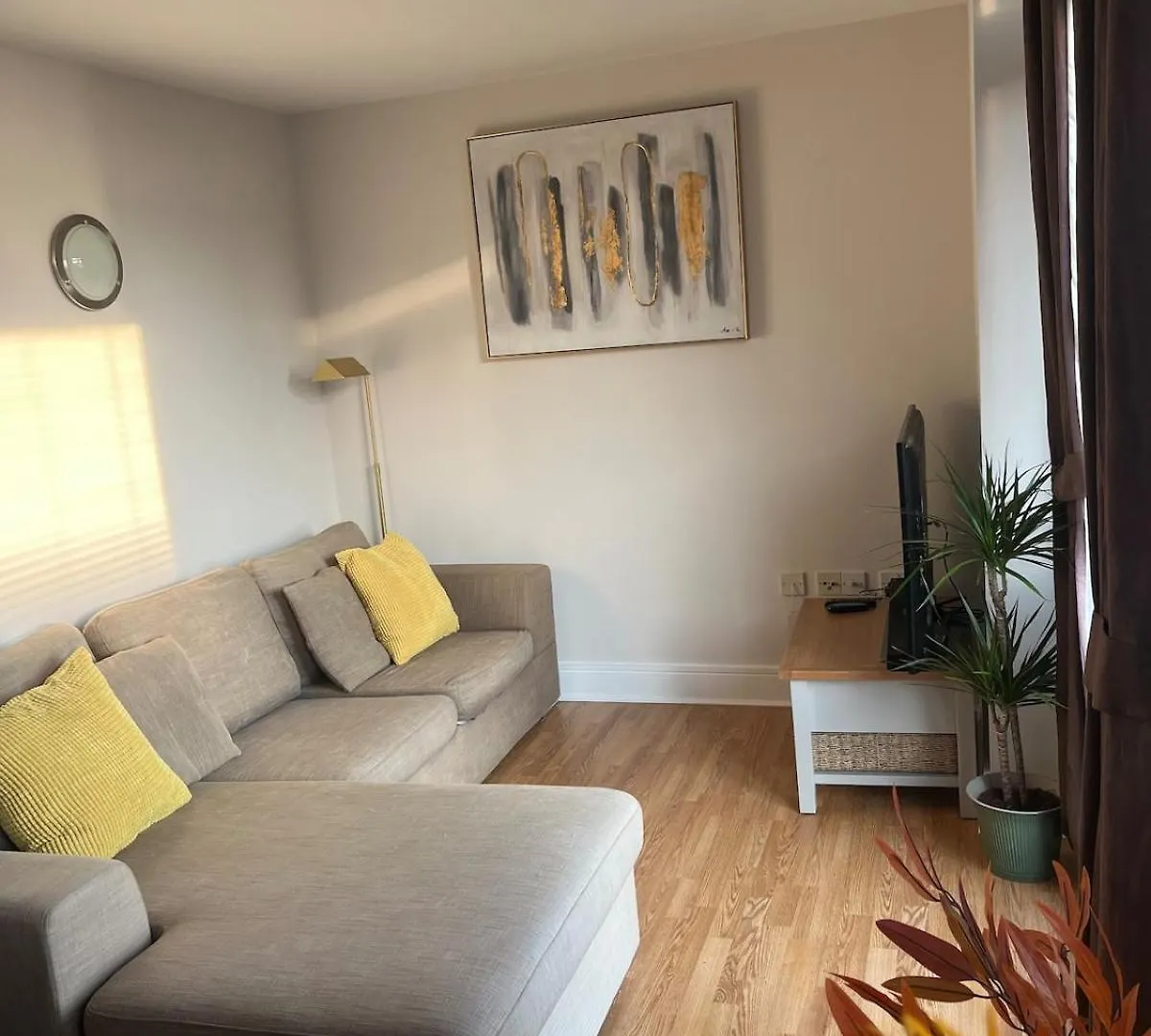 Limehouse Marina, London Large 2 Bed Apartment