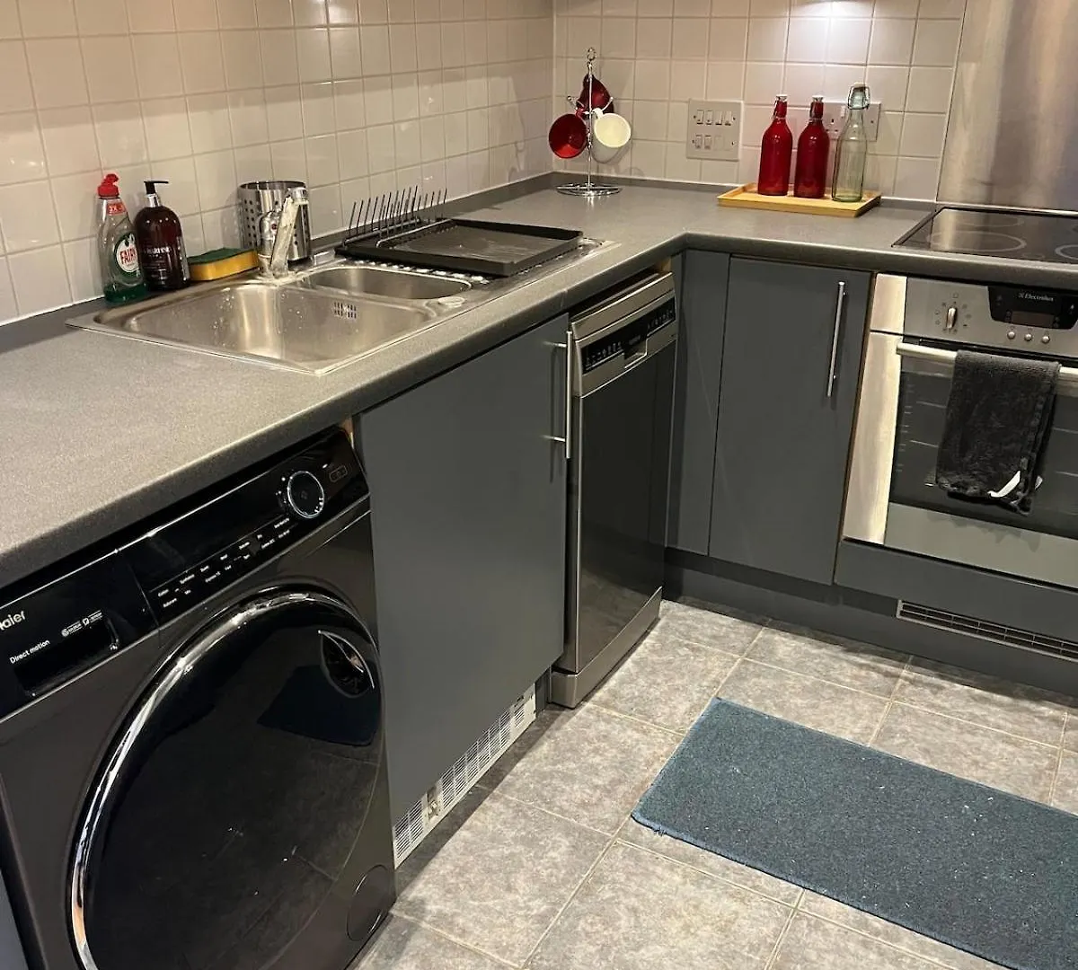Limehouse Marina, London Large 2 Bed Apartment United Kingdom