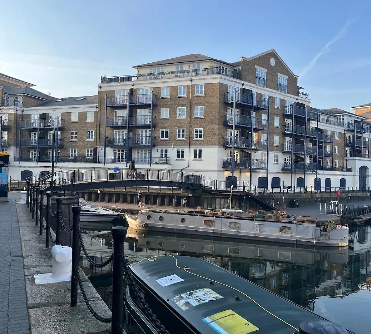 Limehouse Marina, London Large 2 Bed Apartment 0*,